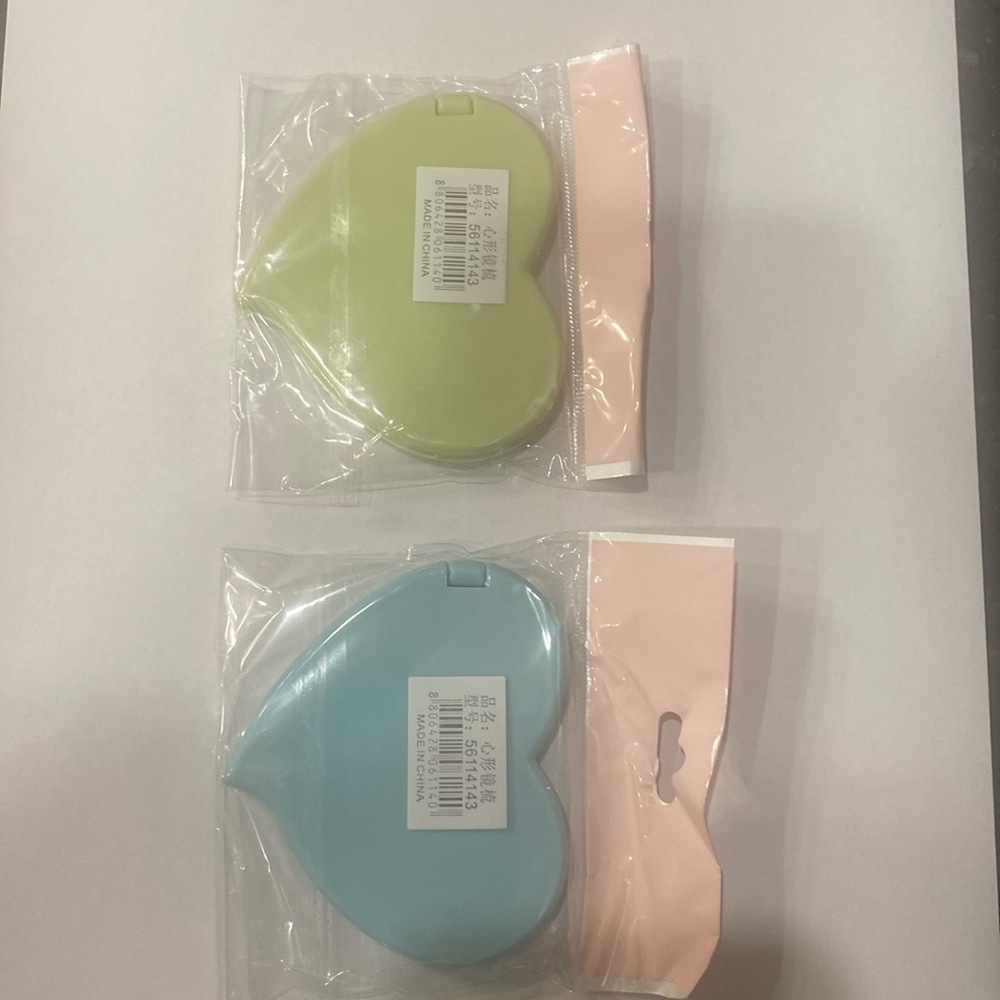 NWT Cinnamoroll & Pom Pom Purin compact mirror with hair comb - Picture 3 of 3